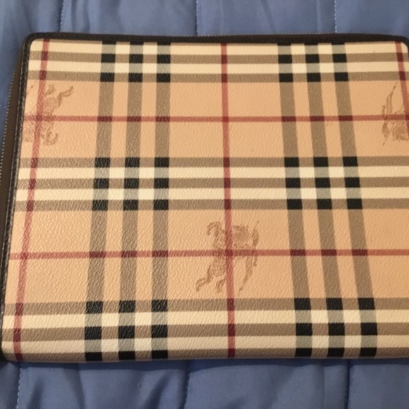 Authentic Vintage Burberry Haymarket Check I Pad Holder. - Picture 2 of 16